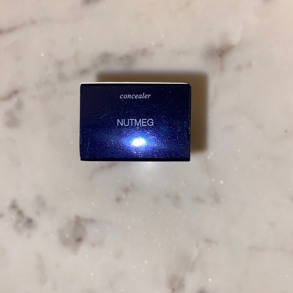 Cle de Peau Concealer Shade Nutmeg - Picture 3 of 4